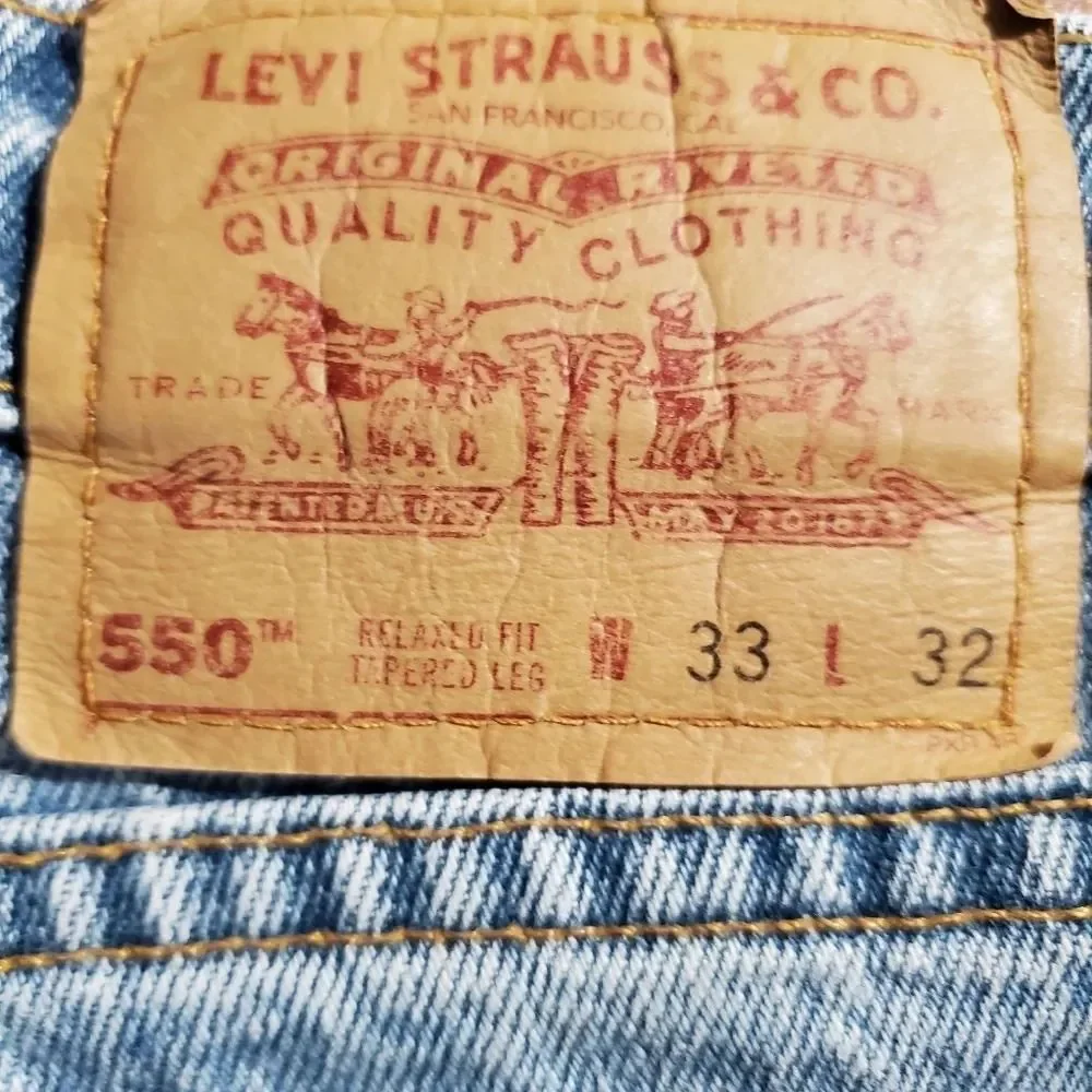 4. 1996 ~ Vintage ~ Levi's 💙 ~ 550 ~ 33 x 32 ~ Made in the 🇺🇸 USA
